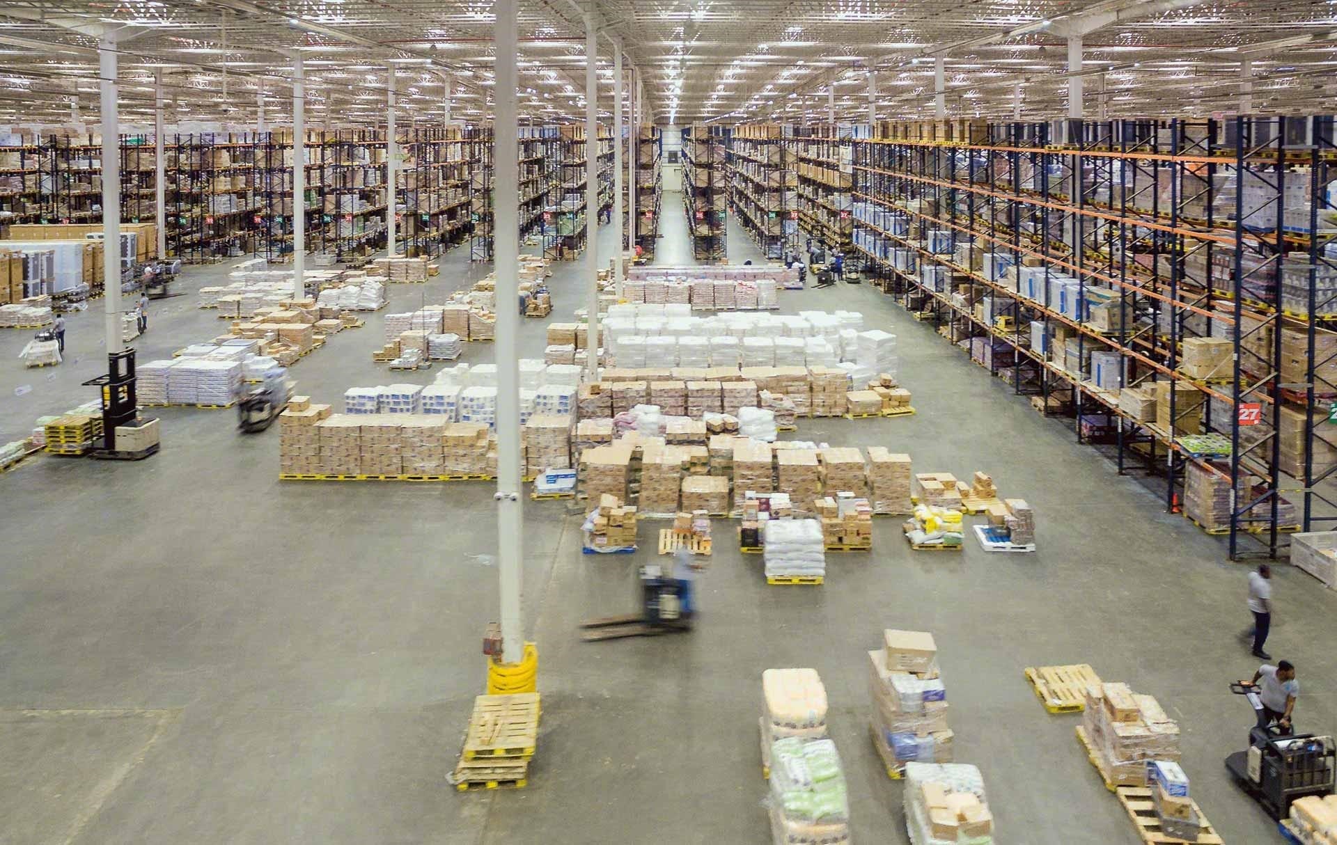 Area del magazzino destinata alla logistica cross docking Area del magazzino destinata alla logistica cross docking