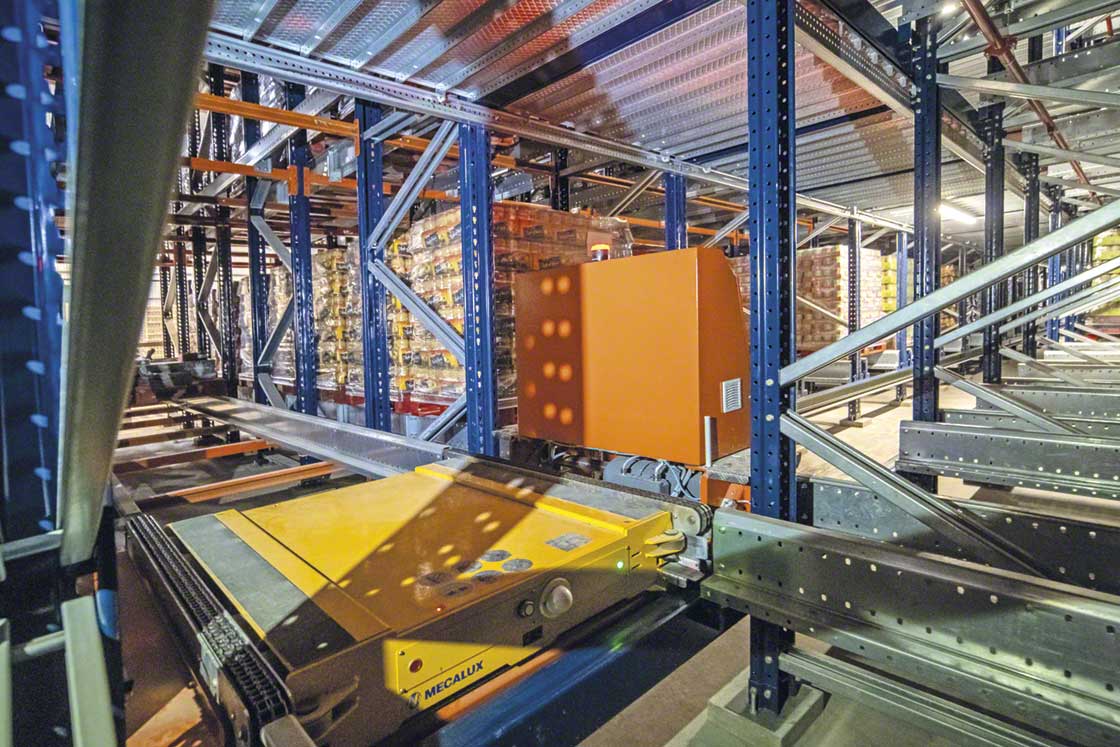I sistemi come il Pallet Shuttle sono la soluzione di automazione migliore per mantenere la produttività nei magazzini refrigerati