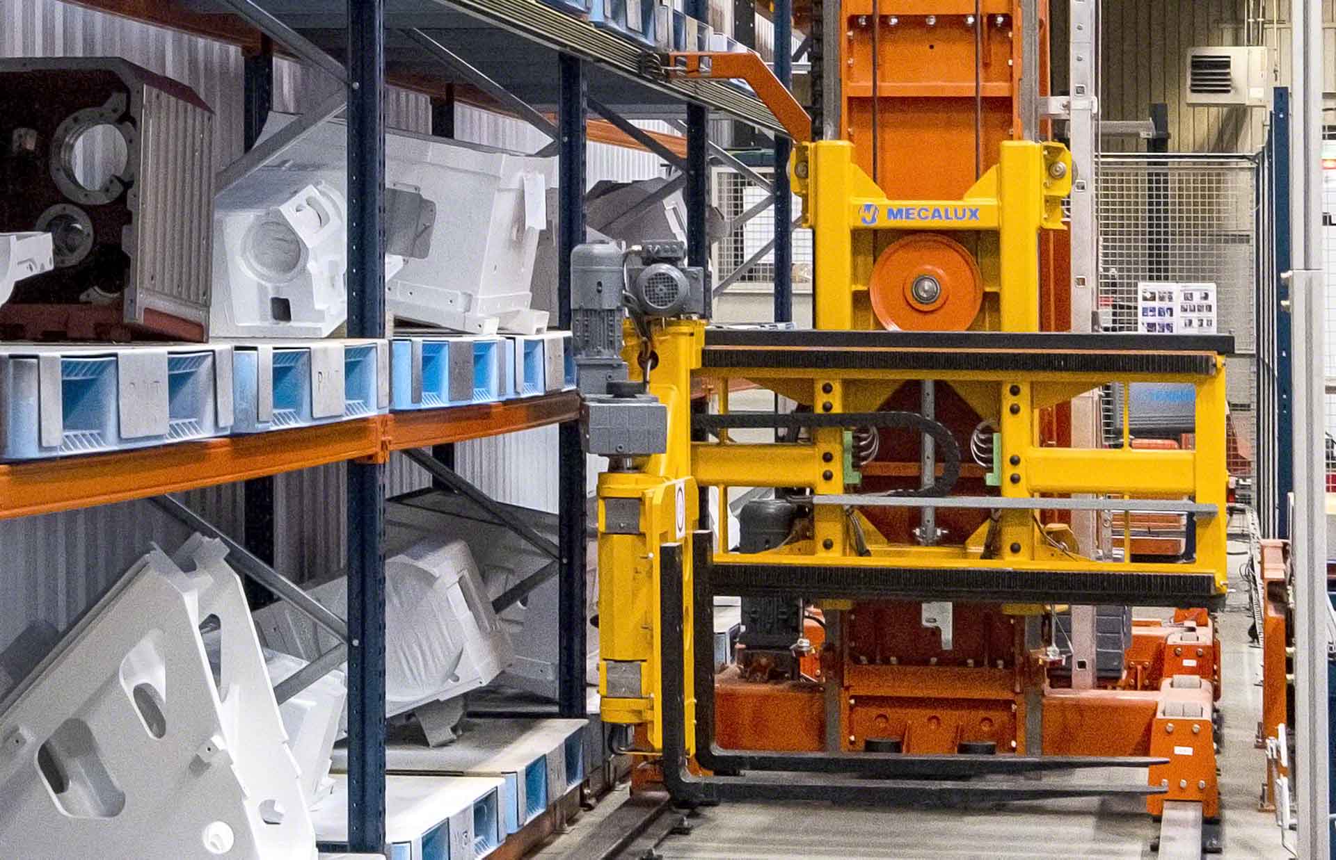 Magazzino automatico di Yamazaki Mazak dove vengono lasciate asciugare le parti appena verniciate