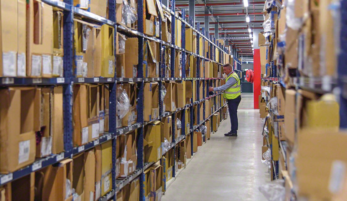 Il centro logistico di Decathlon a Northampton prepara 3.000 ordini online al giorno