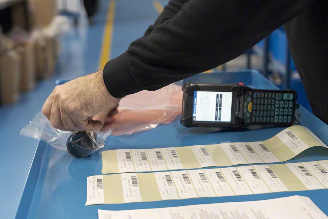 La codificazione di magazzino con software WMS ottimizza la distribuzione
