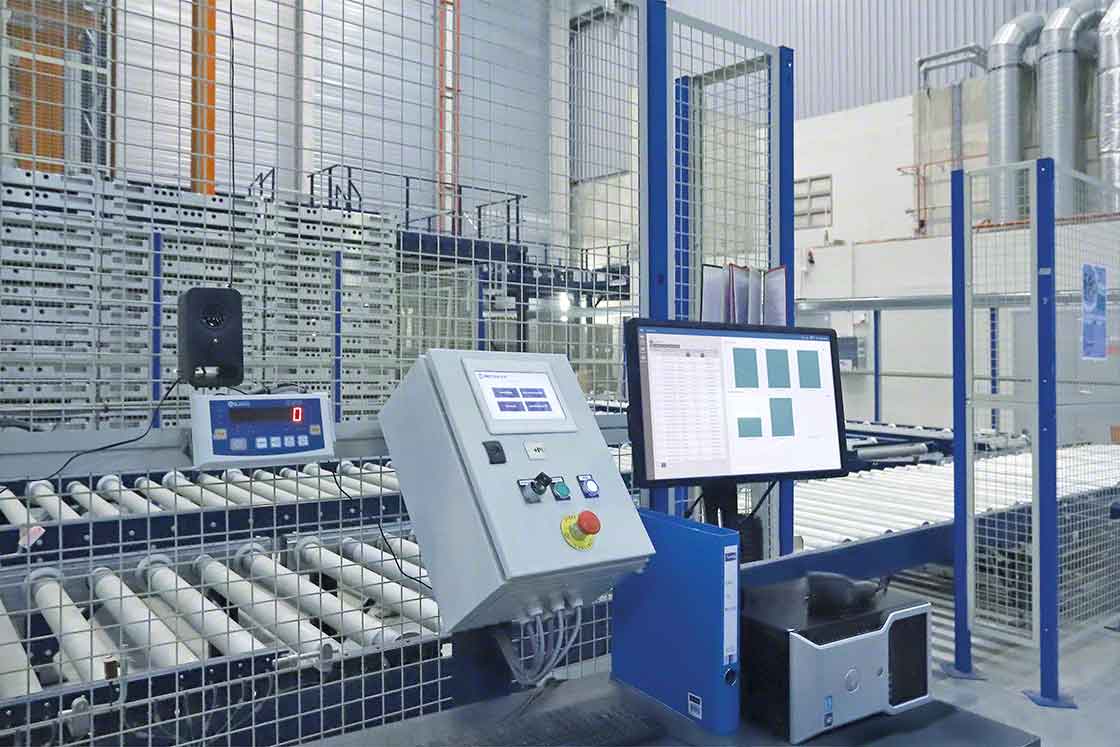 Il software di controllo automatico dei sistemi riceve aggiornamenti periodici proprio come avviene per i WMS Il software di controllo automatico dei sistemi riceve aggiornamenti periodici proprio come avviene per i WMS