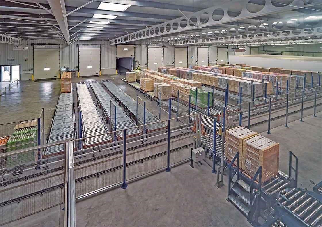 Il magazzino di Dafasa in Spagna ha installato un circuito di trasportatori industriali a rulli a supporto delle fasi di ricevimento
