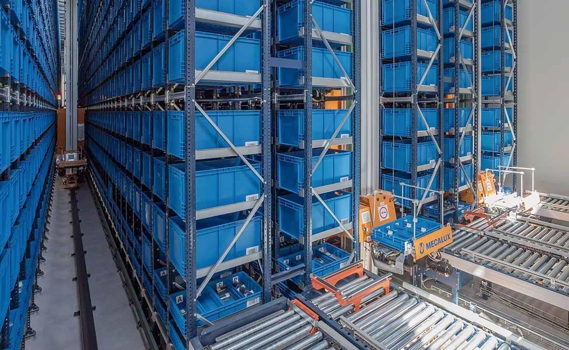 Un magazzino automatico Miniload rende possibile applicare una metodologia di prelievo <em>Goods-to-man</em> Un magazzino automatico Miniload rende possibile applicare una metodologia di prelievo <em>Goods-to-man</em>