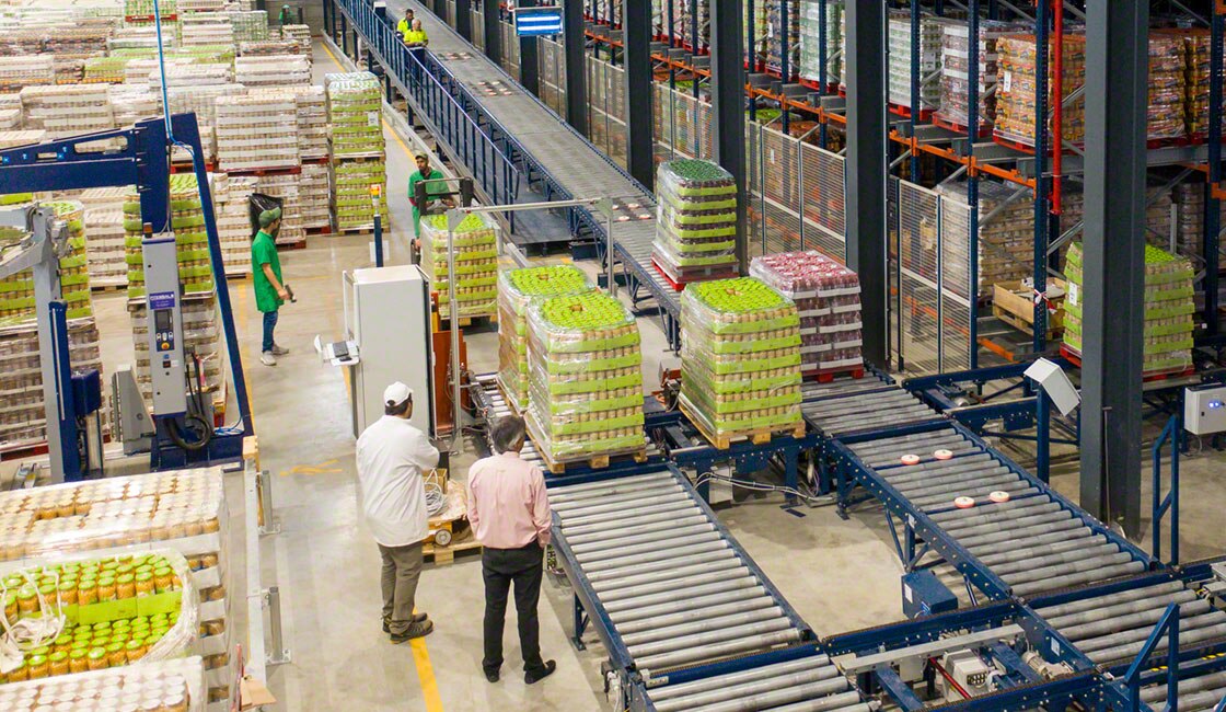 La formazione logistica cambia in funzione al profilo professionale (Addetto al magazzino, Responsabile di Magazzino, Supply Chain Manager o Responsabile di sicurezza)