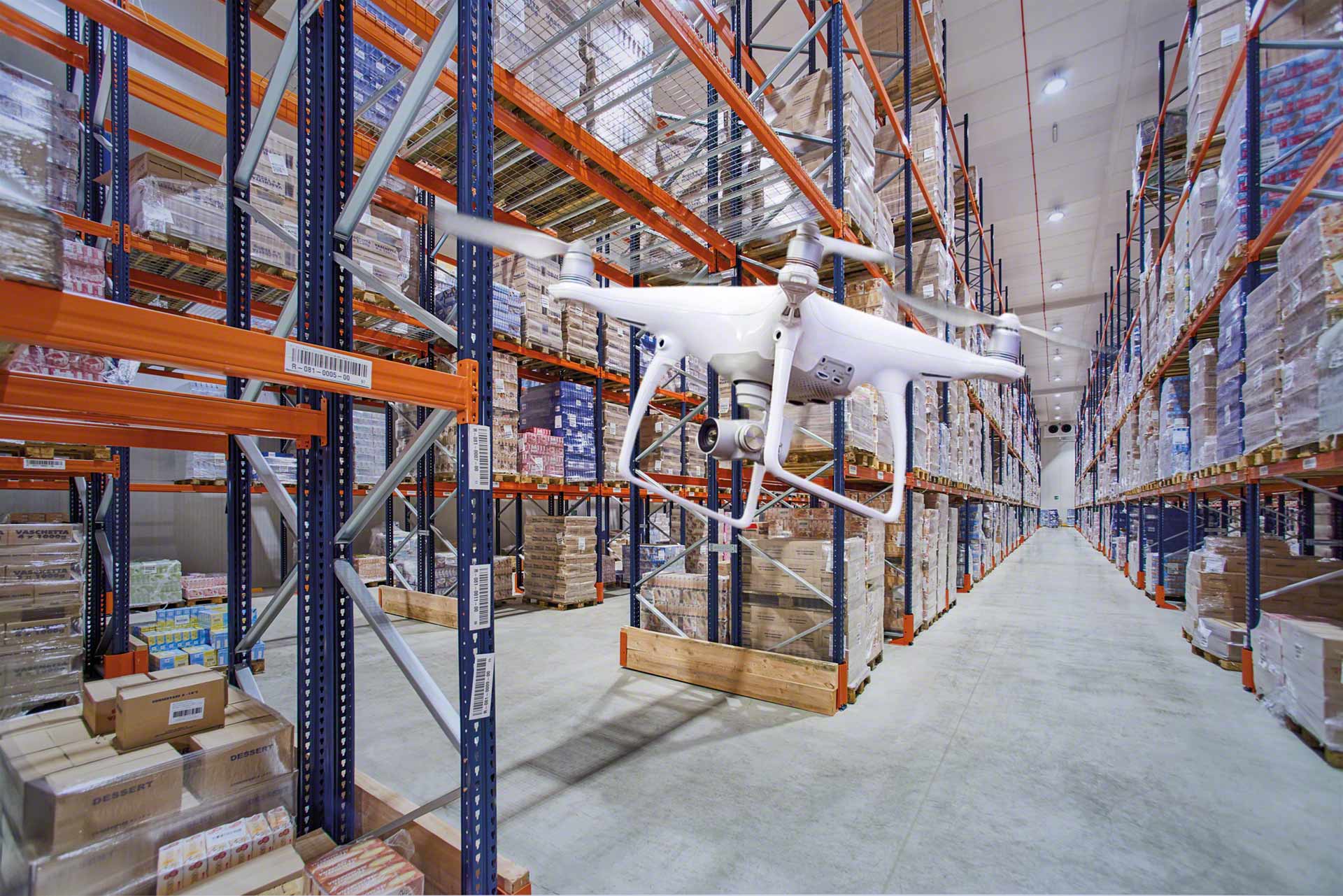 Gestire l'inventario usando i droni aiuta a raggiungere un efficiente controllo delle scorte Gestire l'inventario usando i droni aiuta a raggiungere un efficiente controllo delle scorte