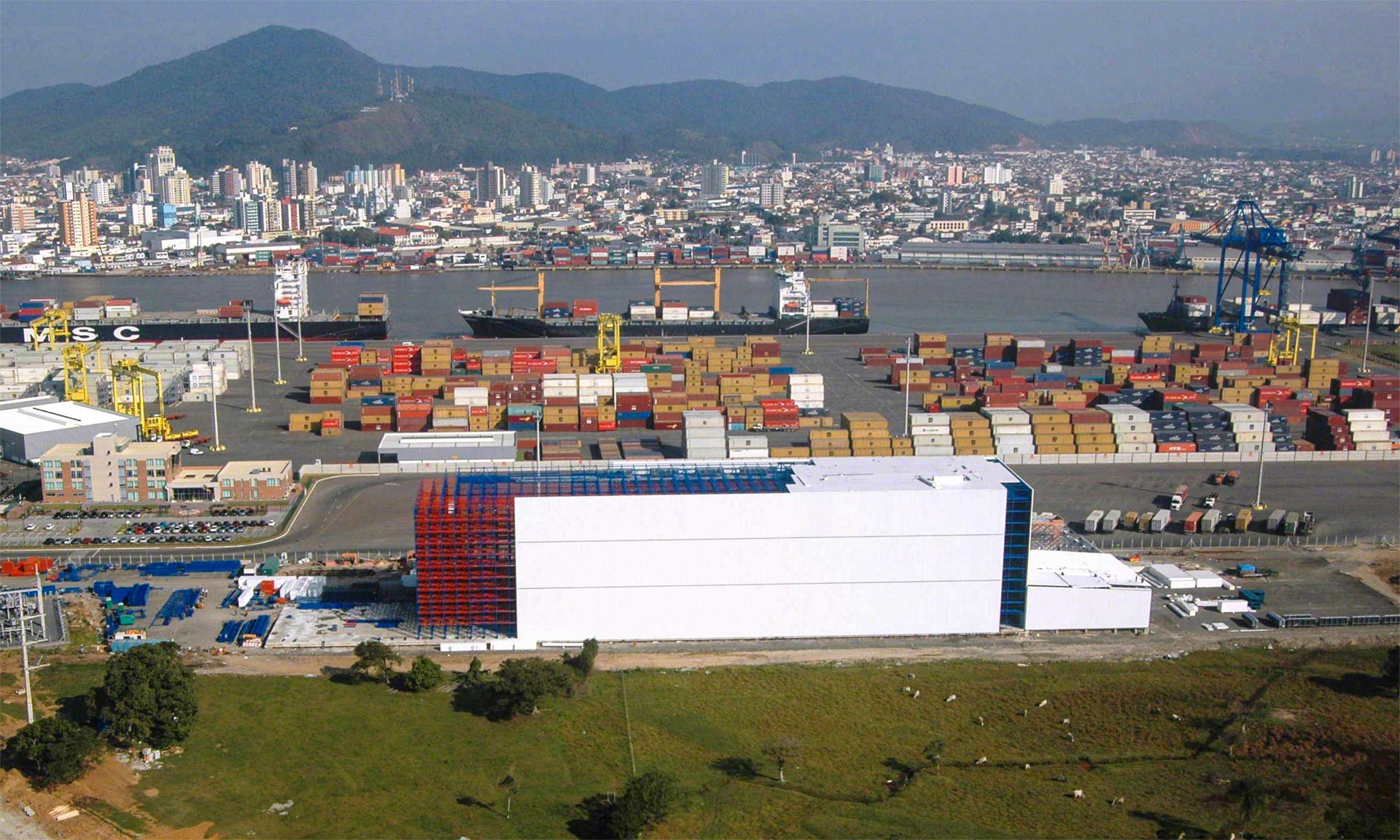 Gli hub logistici sono strutture logistiche situate in luoghi strategici.