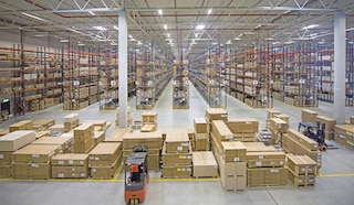 La logistica di approvvigionamento si riferisce all'acquisto e allo stoccaggio di merci