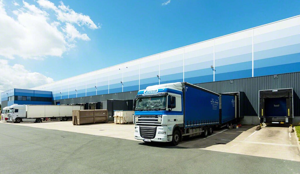 La logistica verde promuove l'uso di strategie sostenibili nel trasporto e nello stoccaggio della merce