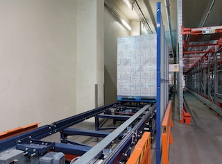 La movimentazione dei carichi dal centro di produzione al magazzino fa parte delle operazioni di logistica interna
