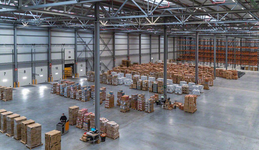 La zona delle baie di carico è il luogo in cui si svolge la maggior parte della logistica in uscita