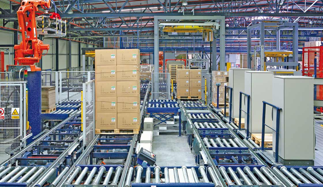 I trasportatori sono macchinari per il magazzino che muovono le unità di carico in modo controllato e sicuro