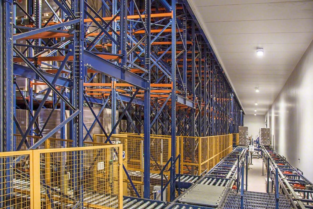 Magazzino automatico autoportante di Bem Brasil con il sistema Pallet Shuttle assistito da trasloelevatori