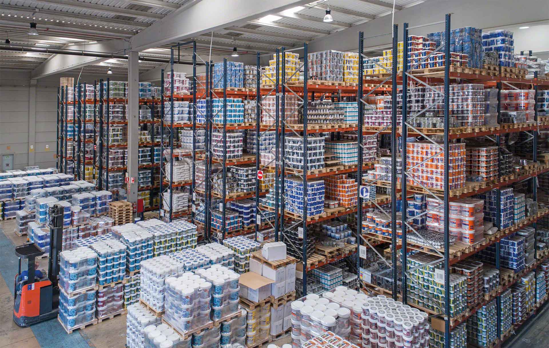 Il magazzino riveste un ruolo essenziale all'interno della supply chain Il magazzino riveste un ruolo essenziale all'interno della supply chain