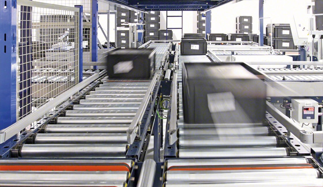 La multinazionale Continental ha installato un magazzino automatico per contenitori per gestire i prodotti finiti
