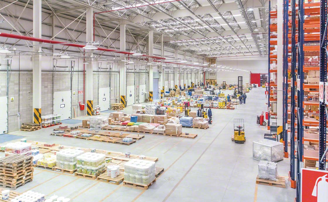 Area spedizioni di un magazzino logistico.