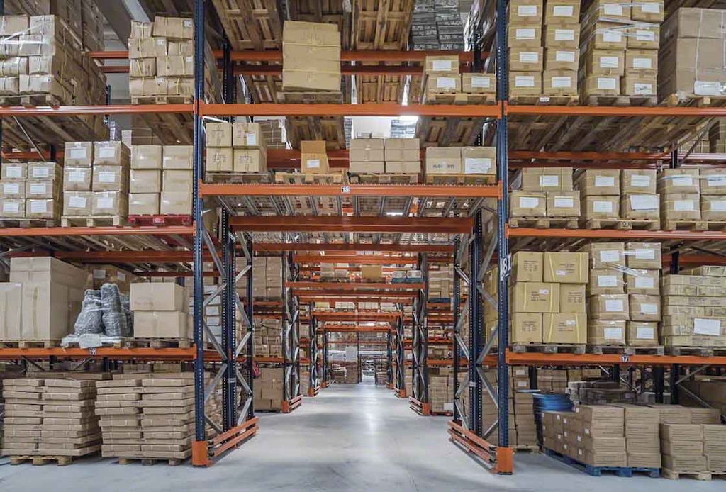 La pallettizzazione ottimizza la capacità di stoccaggio dell’impianto