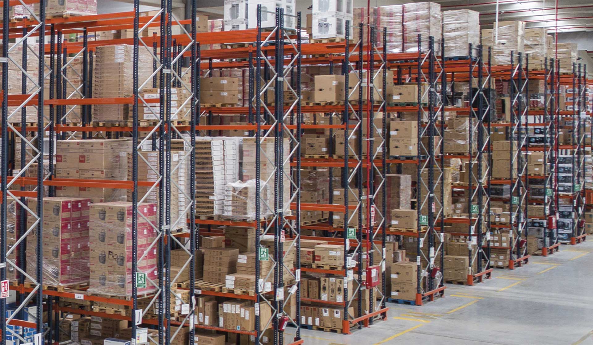 Conoscere i problemi logistici più comuni che si verificano in un magazzino è fondamentale per disporre di una catena logistica efficiente Conoscere i problemi logistici più comuni che si verificano in un magazzino è fondamentale per disporre di una catena logistica efficiente