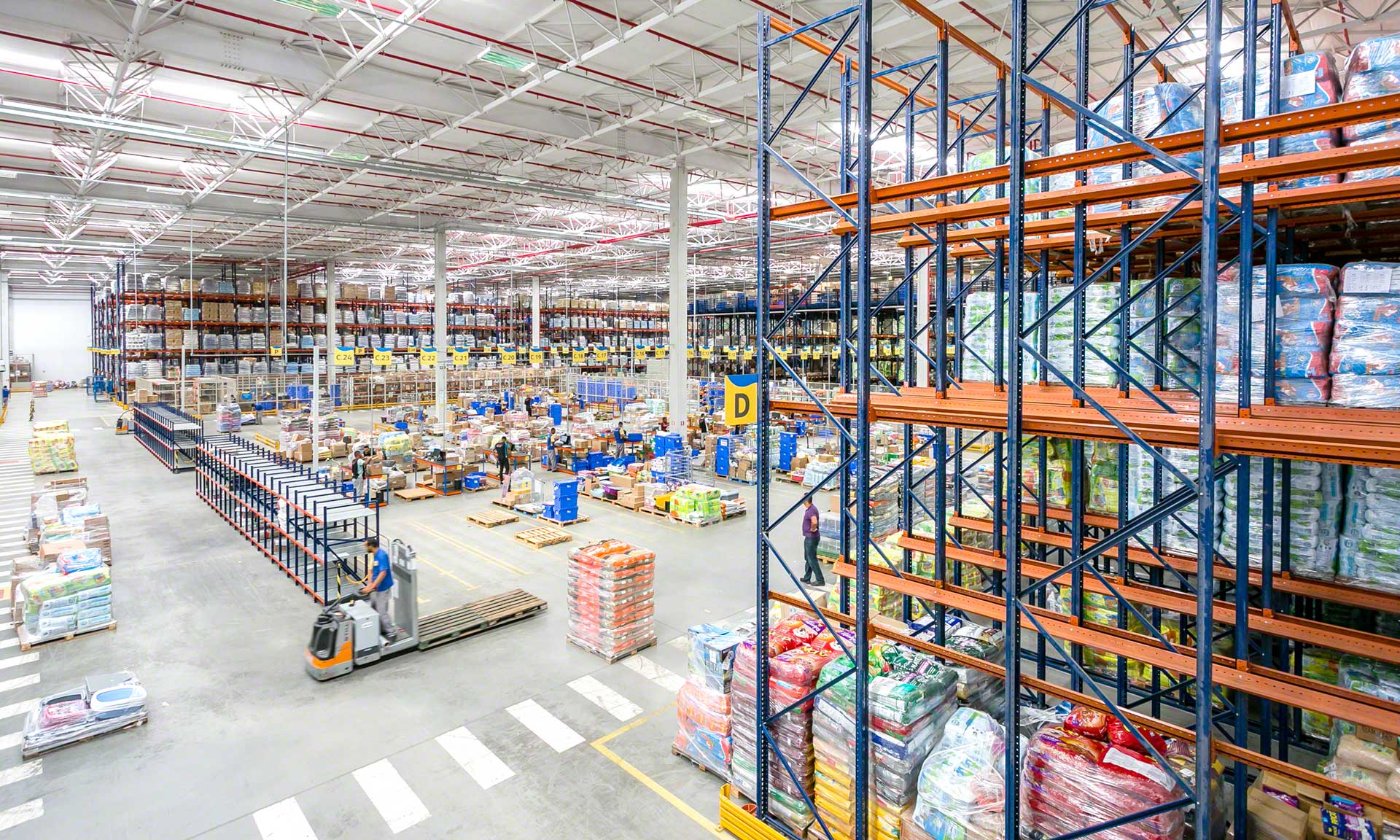 La proliferazione di SKU consiste nell'aumentare il numero di SKU di un'azienda allo scopo di aumentare le vendite La proliferazione di SKU consiste nell'aumentare il numero di SKU di un'azienda allo scopo di aumentare le vendite