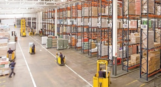 Gran parte dei rischi in magazzino sono legati all'uso dei carrelli elevatori
