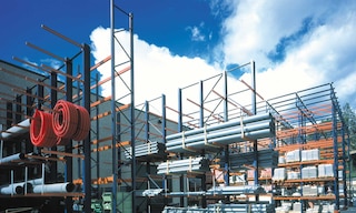 Le scaffalature da esterni sono sistemi di stoccaggio industriale che vengono installati in magazzini all'aperto