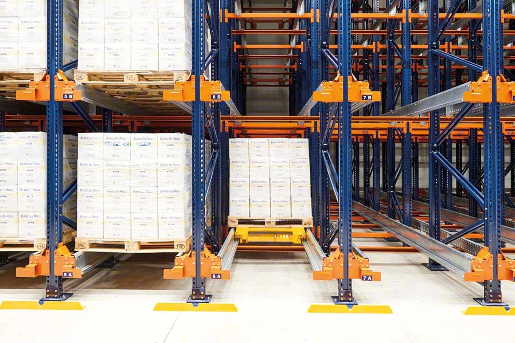 Il Pallet Shuttle è idoneo per notevoli quantitativi di articoli in entrata e in uscita