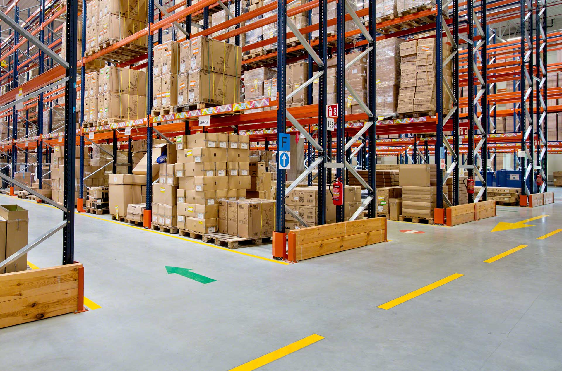 Segnaletica in magazzino: sicurezza e protezione per operatori e merci