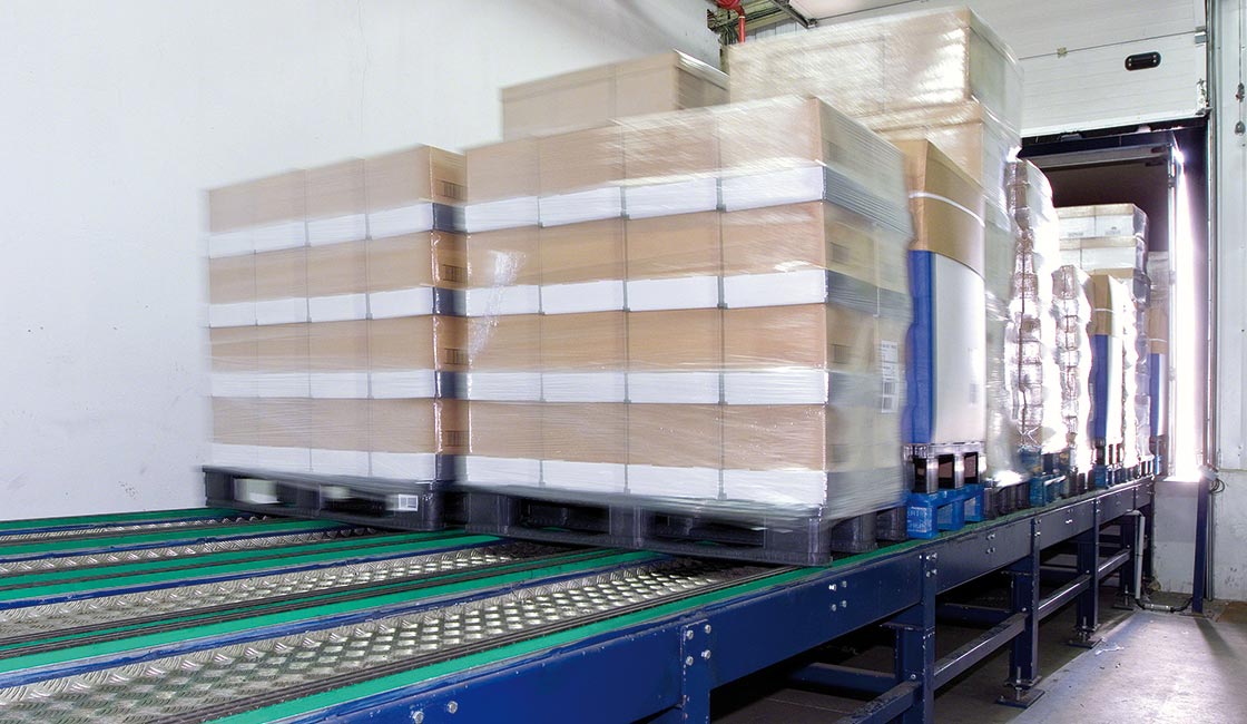 Il Gruppo Siro utilizza un sistema di carico e scarico automatico per camion nel suo magazzino automatico in Spagna