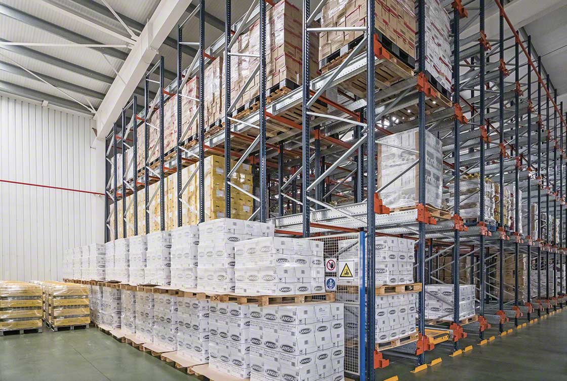 Scaffalature compatte e Pallet Shuttle sono le soluzioni implementate nel magazzino di Aceites Toledo