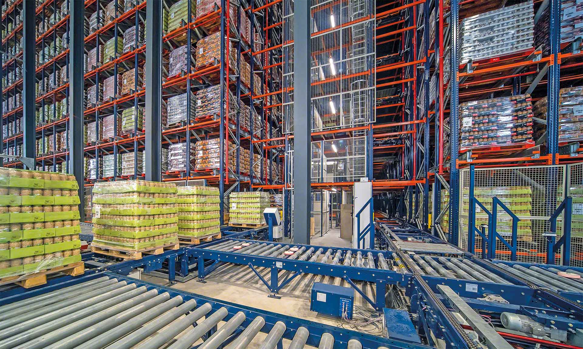 Le soluzioni per l'automazione del magazzino usano la tecnologia più avanzata per ottimizzare i processi logistici e produttivi