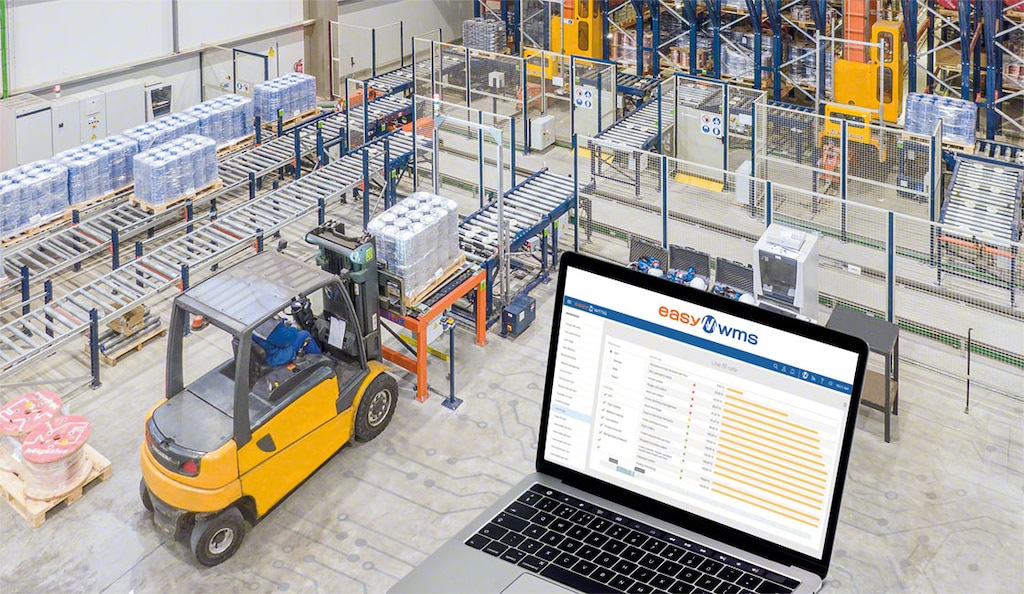 La torre di controllo viene integrata a un software come il WMS per controllare le prestazioni del magazzino