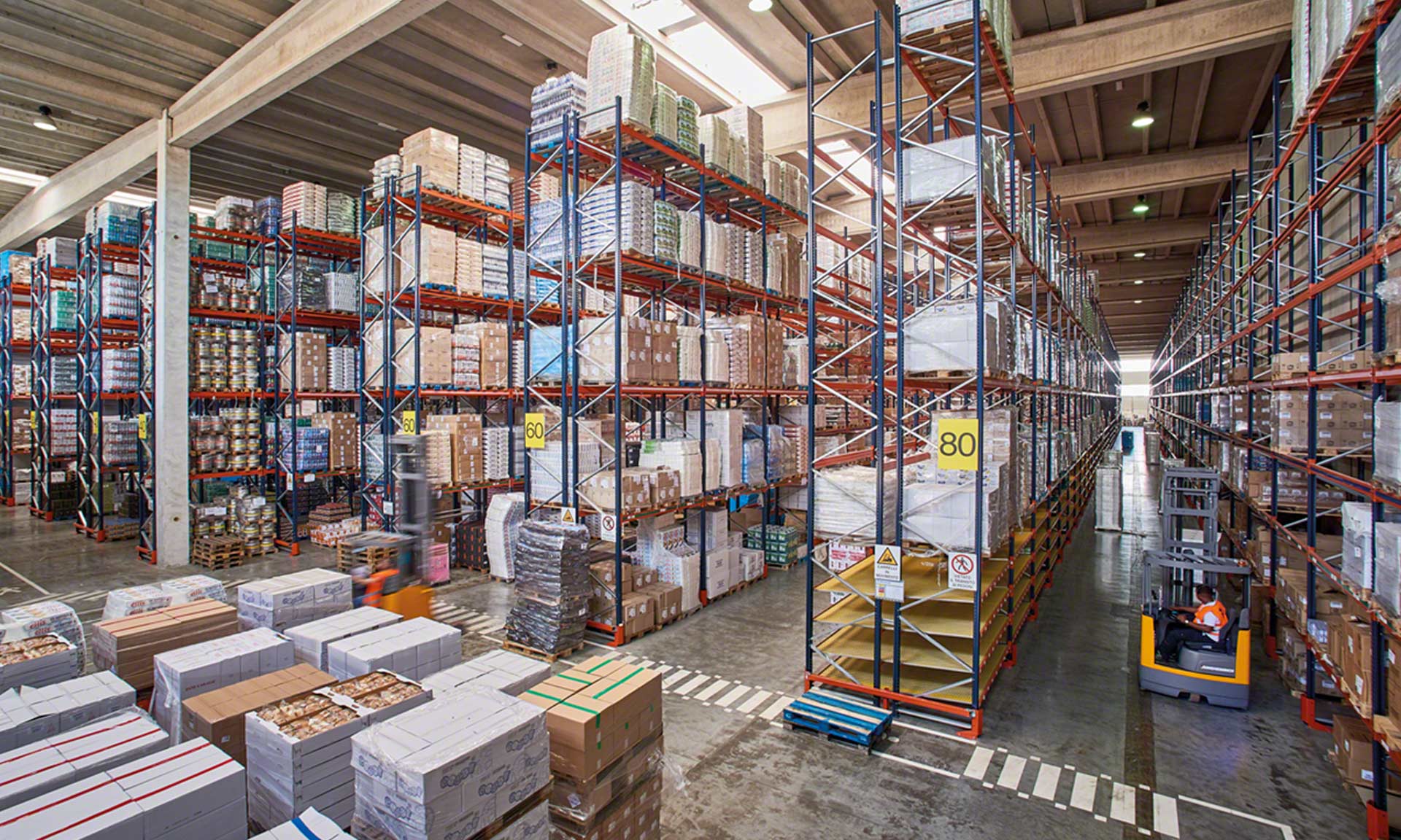 Tecniche di stoccaggio per un uso efficiente dello spazio Tecniche di stoccaggio per un uso efficiente dello spazio