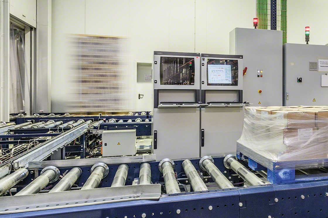 Il software WMS permette il controllo totale delle merci in ingresso e in uscita Il software WMS permette il controllo totale delle merci in ingresso e in uscita
