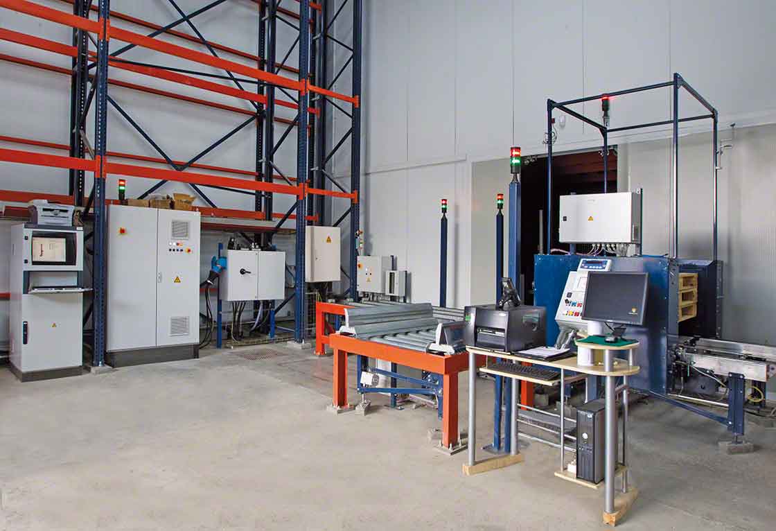 Il WMS controlla con maggiore precisione i movimenti di stock, genera uno storico utile per la previsione della domanda e riduce il rischio di bullwhip effect Il WMS controlla con maggiore precisione i movimenti di stock, genera uno storico utile per la previsione della domanda e riduce il rischio di bullwhip effect
