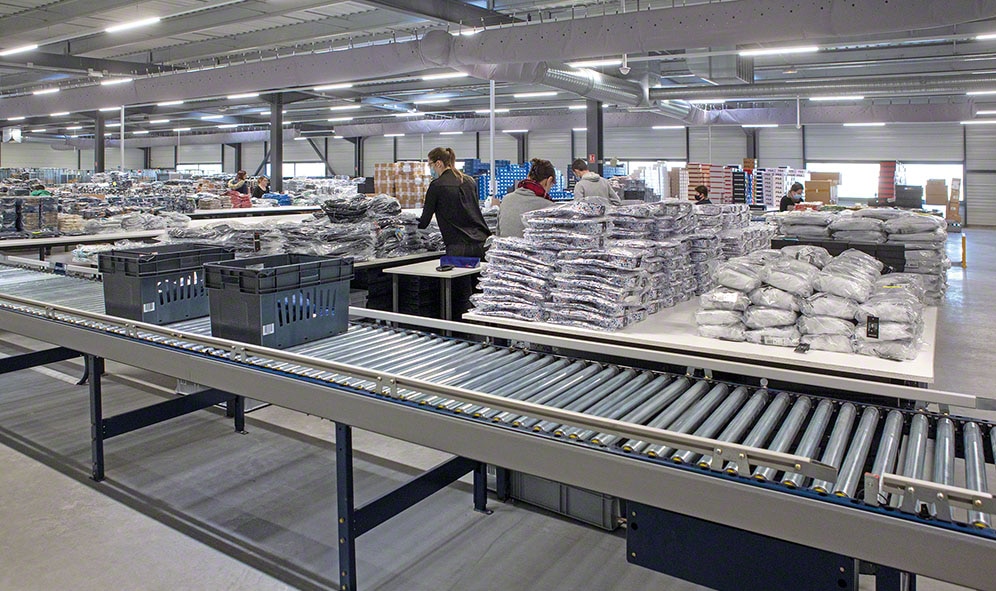 CCV: trasportatori automatici per gestire 20.000 prodotti al giorno CCV: trasportatori automatici per gestire 20.000 prodotti al giorno