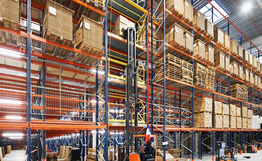Everial: gestione efficiente di oltre 360.000 contenitori nel centro documentale di Lione Everial: gestione efficiente di oltre 360.000 contenitori nel centro documentale di Lione