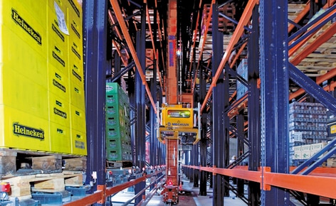 Mecalux aumenta la capacità di stoccaggio e picking di una azienda di distribuzione con l'installazione di un magazzino automatico autoportante