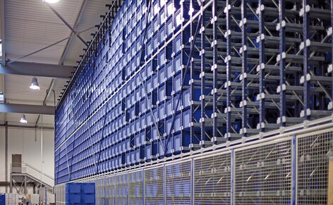 Molteplici soluzioni per lo stoccaggio e il picking da casse e pallet di articoli per ferramenta e sicurezza Molteplici soluzioni per lo stoccaggio e il picking da casse e pallet di articoli per ferramenta e sicurezza