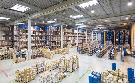 Il nuovo centro di distribuzione di Groupe Rand, produttore francese leader in bigiotteria, si distingue per la sua flessibilità e produttività nella preparazione degli ordini Il nuovo centro di distribuzione di Groupe Rand, produttore francese leader in bigiotteria, si distingue per la sua flessibilità e produttività nella preparazione degli ordini