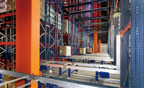 La compagnia alimentare Grupo Siro ha moltiplicato la sua capacità e produttività con un magazzino automatico autoportante alto 35,5 m La compagnia alimentare Grupo Siro ha moltiplicato la sua capacità e produttività con un magazzino automatico autoportante alto 35,5 m