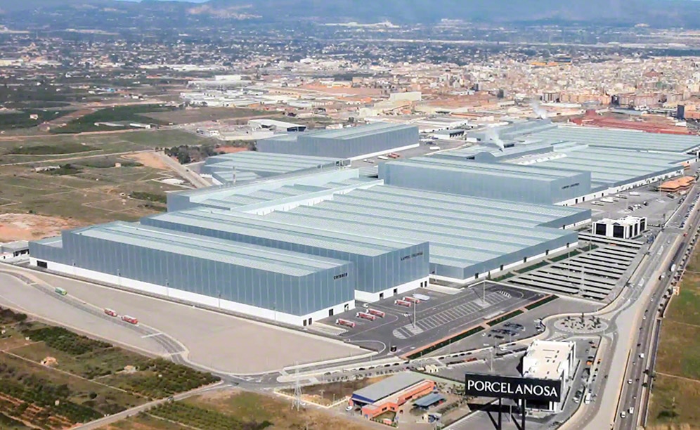 Il complesso logistico di Porcelanosa Gruppo è composto da cinque centri logistici con magazzini automatici di grande capacità