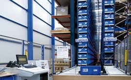 Il magazzino miniload è destinato allo stoccaggio di ricambi di piccole dimensioni in contenitori di plastica da 600 x 400 mm