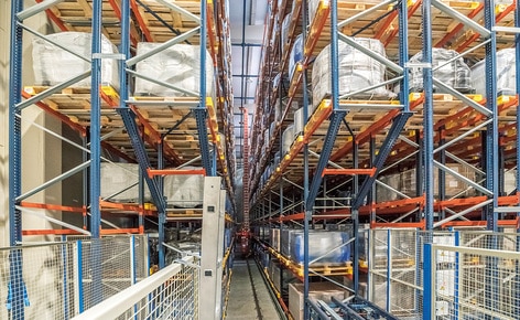 Il produttore di prodotti chimici Trumpler costruisce un magazzino automatico con trasloelevatori e trasportatori vicino alla sua fabbrica a Barcellona Il produttore di prodotti chimici Trumpler costruisce un magazzino automatico con trasloelevatori e trasportatori vicino alla sua fabbrica a Barcellona