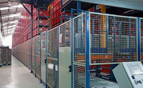 Magazzino automatico per casse miniload con elevata capacità per il grossista leader della drogheria e perfumeria Magazzino automatico per casse miniload con elevata capacità per il grossista leader della drogheria e perfumeria