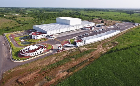 Su una superficie totale di 4.610 m2, Mecalux ha realizzato un magazzino automatico autoportante di circa 30 m di altezza e con una capacità di oltre 28.000 pallet