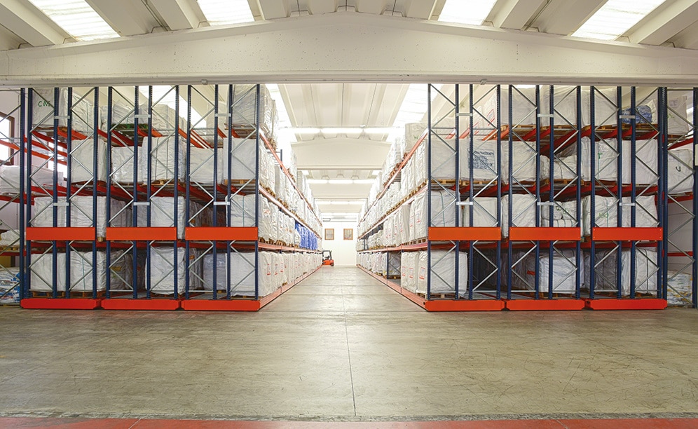 Il produttore italiano di sacchi e big-bag Saccheria Franceschetti amplia la sua capacità di stoccaggio con le scaffalature mobili Movirack Il produttore italiano di sacchi e big-bag Saccheria Franceschetti amplia la sua capacità di stoccaggio con le scaffalature mobili Movirack