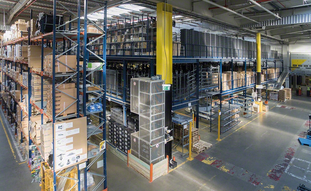 Con una capacità pari a 35.000 posti pallet, il centro logistico dell'operatore e distributore 3LP si converte in uno dei più grandi ed efficienti della Polonia Con una capacità pari a 35.000 posti pallet, il centro logistico dell'operatore e distributore 3LP si converte in uno dei più grandi ed efficienti della Polonia