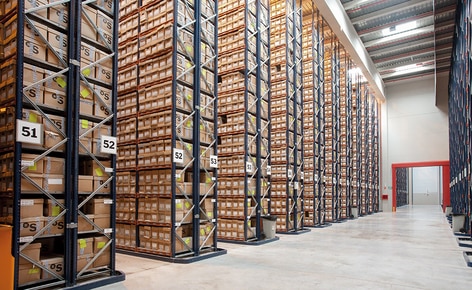 L'archivio documentale di Banco de Sabadell raggiunge una capacità di stoccaggio pari a 658.236 casse con l'installazione delle scaffalature portapallet con ripiani L'archivio documentale di Banco de Sabadell raggiunge una capacità di stoccaggio pari a 658.236 casse con l'installazione delle scaffalature portapallet con ripiani