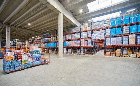 Il magazzino della società italiana Centro 3A SPA, attrezzato con scaffalature portapallet di Mecalux, ha una capacità di 7.826 posti pallet