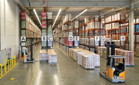 L'operatore logistico JAS-FBG equipaggia il suo nuovo centro di distribuzione di 10.000 m² a Warszowice (Polonia) con sistemas di accesso diretto ai pallet L'operatore logistico JAS-FBG equipaggia il suo nuovo centro di distribuzione di 10.000 m² a Warszowice (Polonia) con sistemas di accesso diretto ai pallet